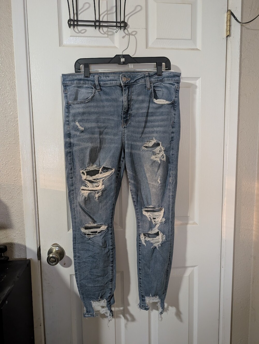American Eagle Women's Distressed Cropped Jeans Size 16 Blue Mid Rise Frayed Hem
